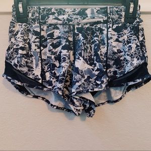 LULULEMON “hotty hot shorts”! (2.5 inch)